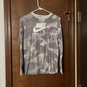 NIKE KIDS LONG SLEEVE SHIRT